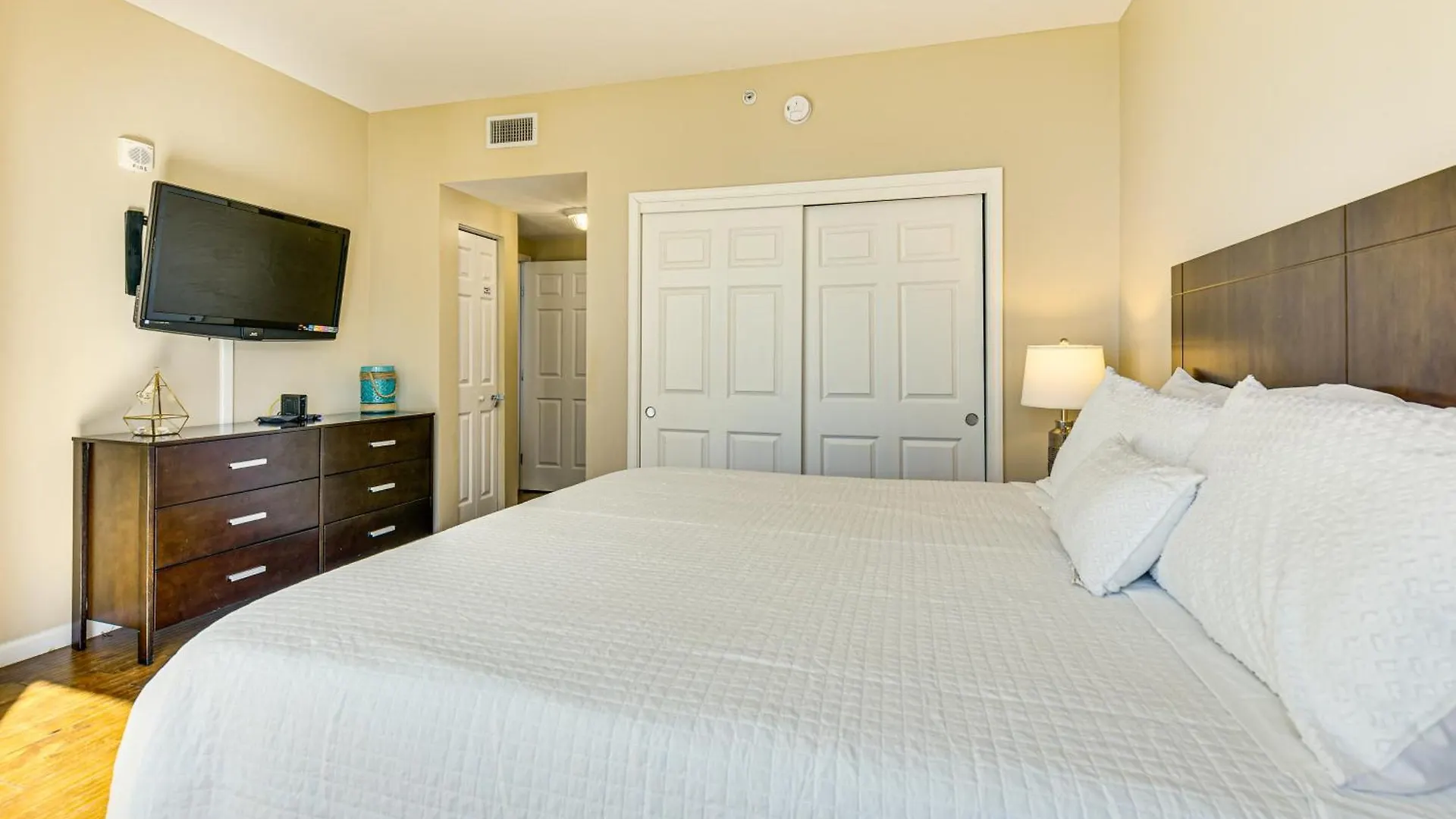 Walk To Beaches Resort Condo In Destin! 아파트