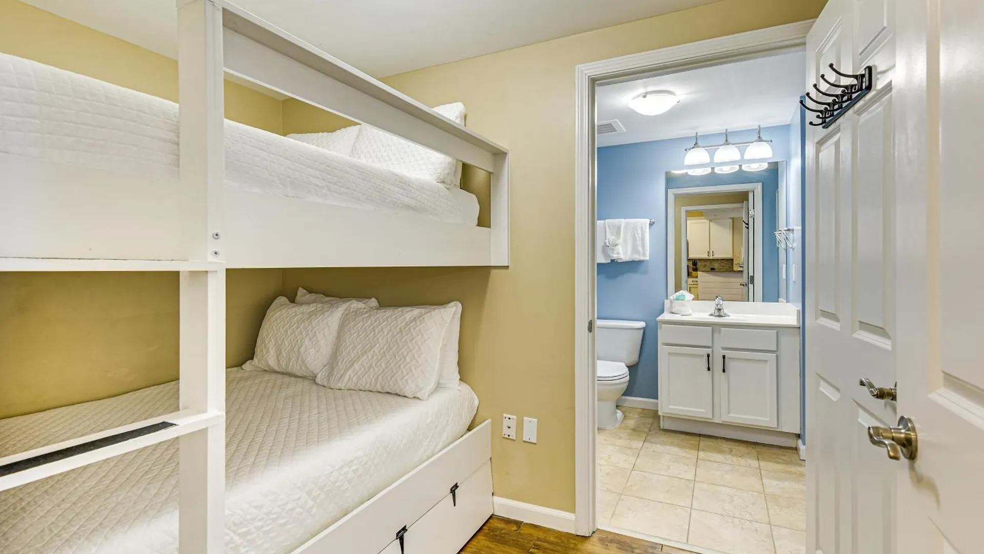 Walk To Beaches Resort Condo In Destin! 미국