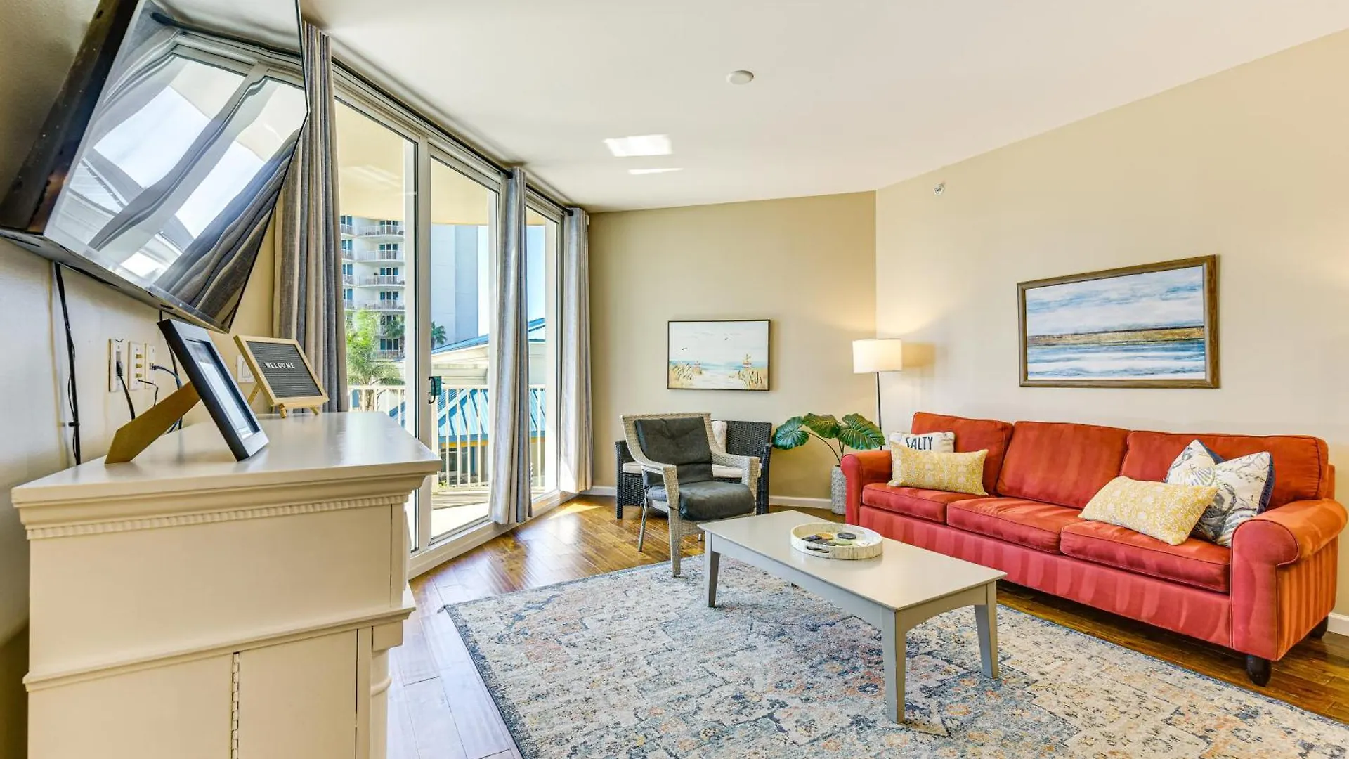 Walk To Beaches Resort Condo In Destin! Apartment